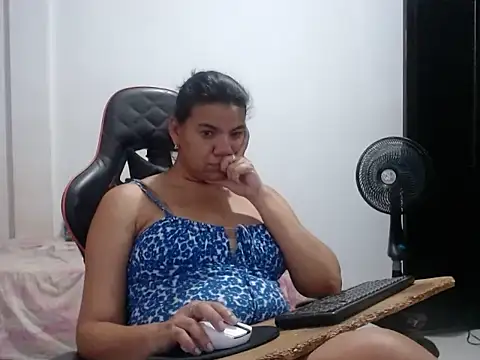 Adriana_0312 live cam on StripChat