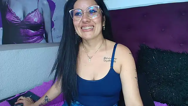 Tania_mature live cam on StripChat