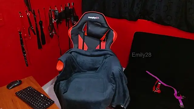 Emily_Slave28 webcam