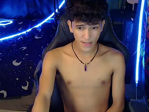 hugekenbigcock live cam on StripChat