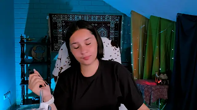 kimclarks_ (F teen) - EACH OF YOUR TOKENS - KISS FOR MY FEET