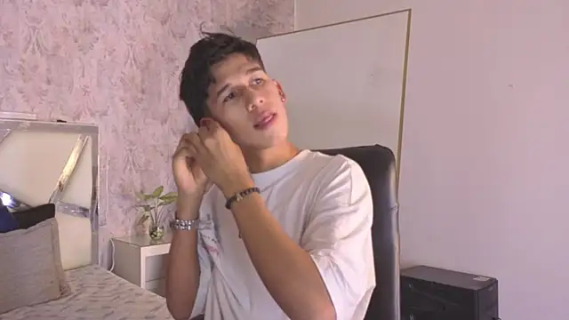 dave_eliot (M twink) - show feet with oil