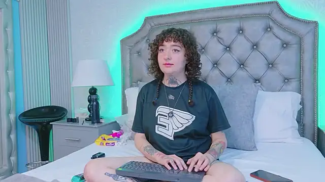 DaphneVelvett live cam on StripChat