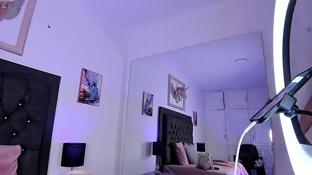 Mia_ink1111 webcam