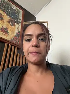 Sara-77 live webcam show