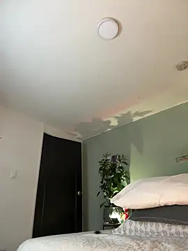 YariRose webcam