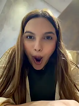 colibri_xxx (F young) - NAKED IN THE MALL