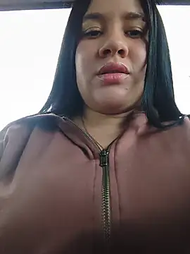 kendra-daring (F young) - Boobs bouncing in public