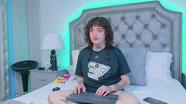 DaphneVelvett webcam
