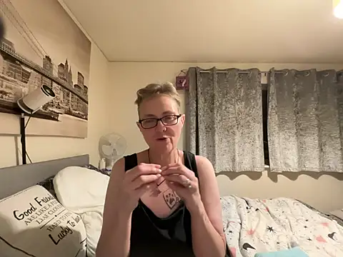 Curvy-Jinx webcam
