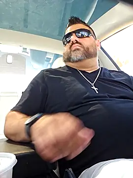 Roddog18 live cam on StripChat