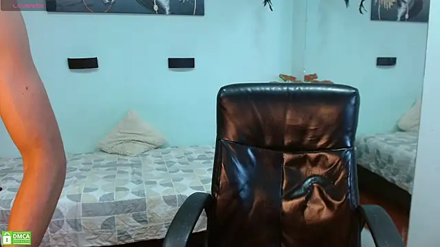 Curly_Phillip live cam on StripChat