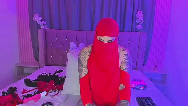 Nayla-Mouna live cam on StripChat
