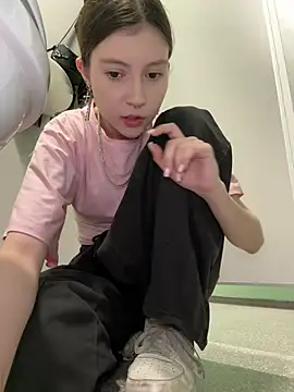 nancy_chancy (F teen) - OPEN LEGS NO PANTIES with covered pussy