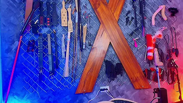 Mistress_lexi_bdsm live sex cam