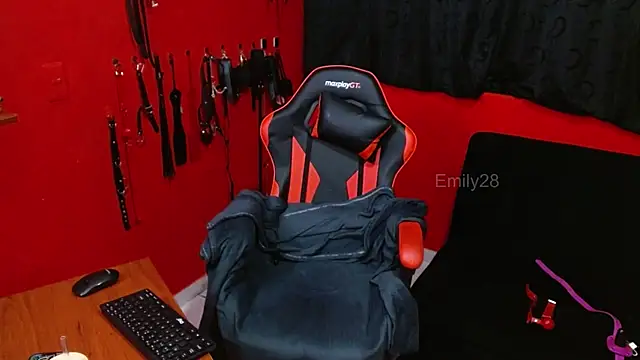 Emily_Slave28 webcam