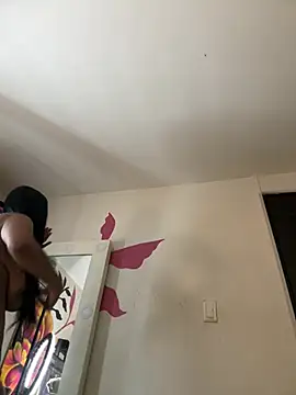 YariRose live webcam show