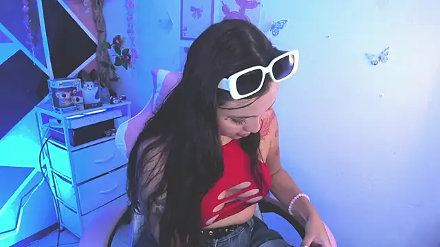little_emma0 live cam on StripChat