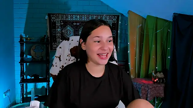 kimclarks_ (F teen) - EACH OF YOUR TOKENS - KISS FOR MY FEET