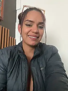 Sara-77 Live Webcam on Stripchat