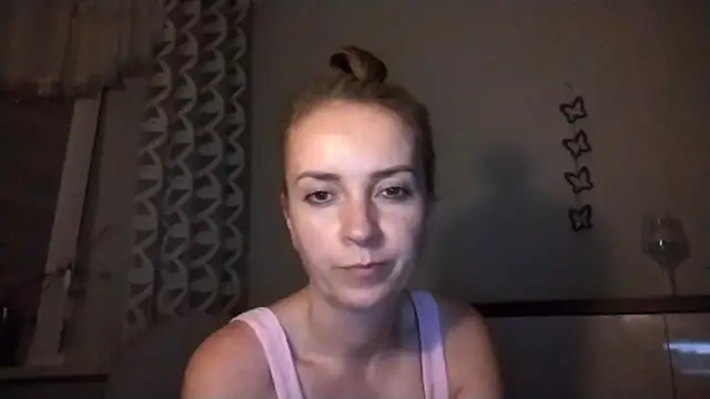 JenniferAlone webcam
