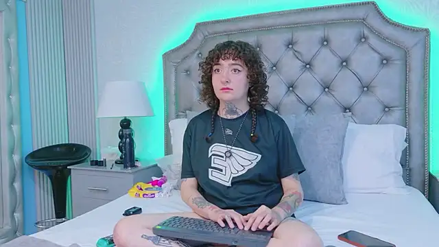 daphnevelvett - DaphneVelvett's free webcam - UK Sex Cams