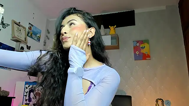Alaia_Love77 webcam