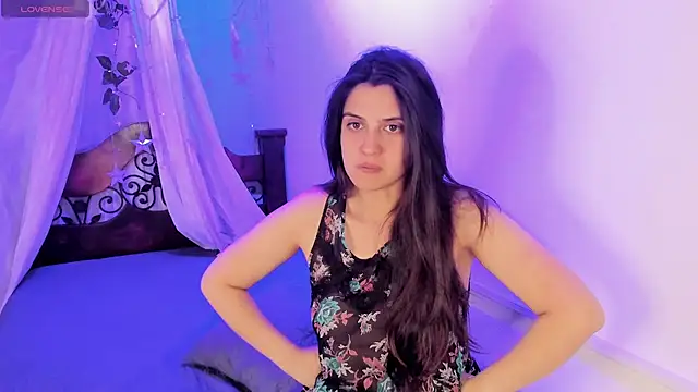 julianaaldanaa live cam on StripChat