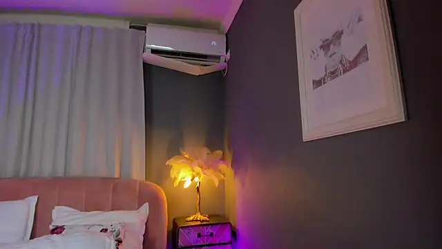 AmedeeaBanks webcam