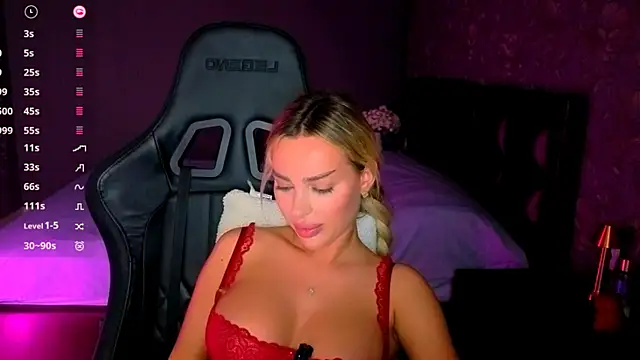Ayla__Demir live cam on StripChat