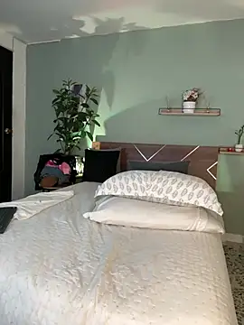 YariRose webcam