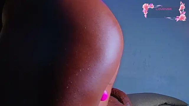 maaluh live cam on StripChat