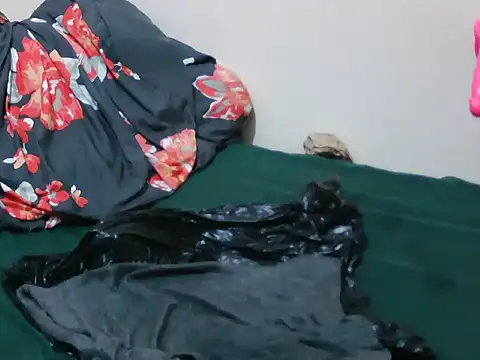 Sweetqueencum live cam on StripChat