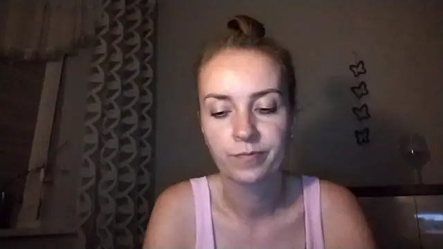 JenniferAlone live cam on StripChat