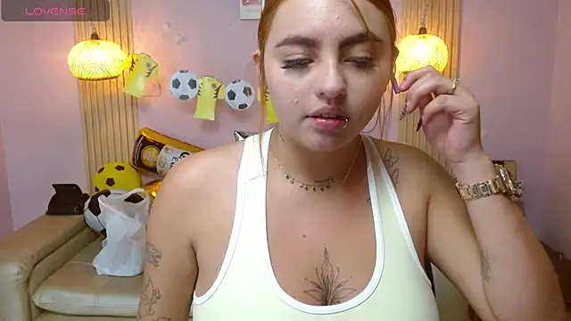 Miley_Clarck live cam on StripChat