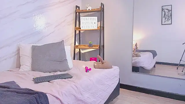 mia_gold_ webcam