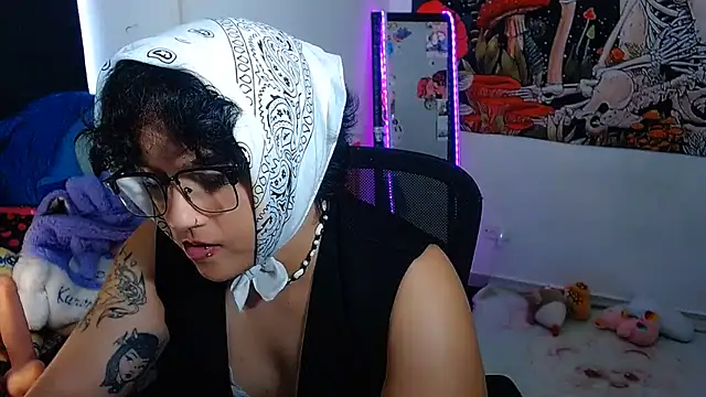 isabeautyx19 live cam on StripChat