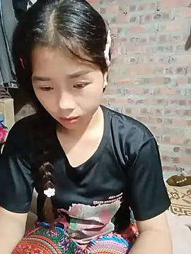 HeresThuy22 live cam on StripChat
