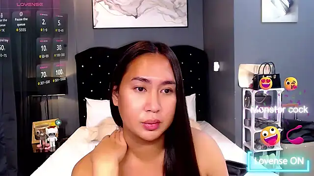 HOTTESTCANDYTS live cam on StripChat