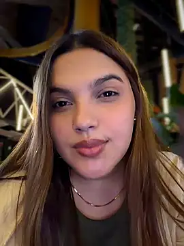 colibri_xxx (F young) - NAKED IN THE MALL