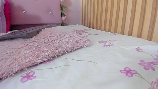 lovely__kiss__ webcam