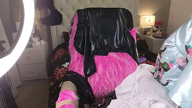 RoxalanaStar live cam on StripChat
