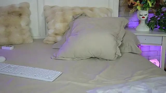 EmillyBronte live webcam show
