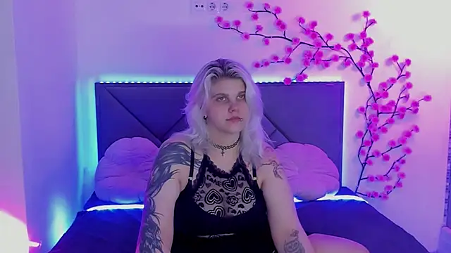 JoannLowe live webcam