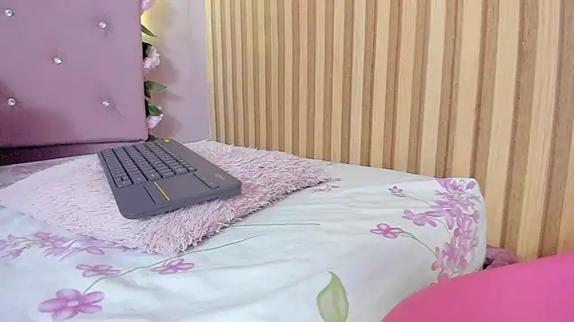 lovely__kiss__ webcam