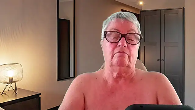 Mystery-Grandmother webcam