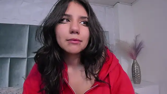 HollyPeach