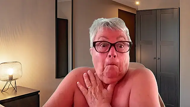 Mystery-Grandmother webcam