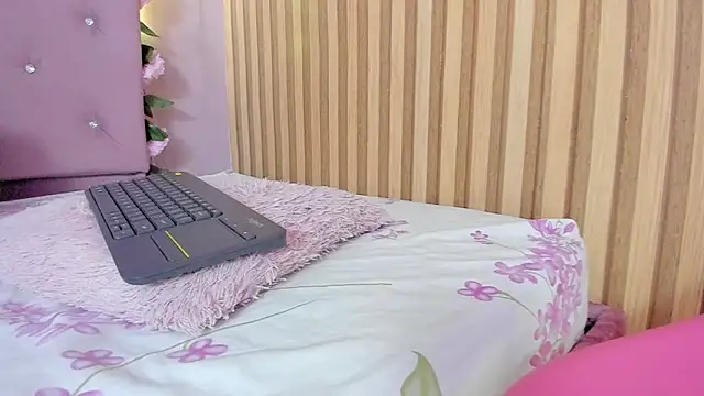 lovely__kiss__ live cam on StripChat
