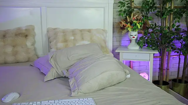 EmillyBronte live webcam show